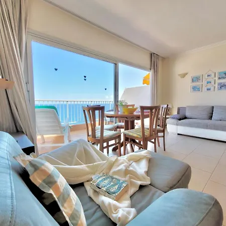 Ocean Cliffs דירה